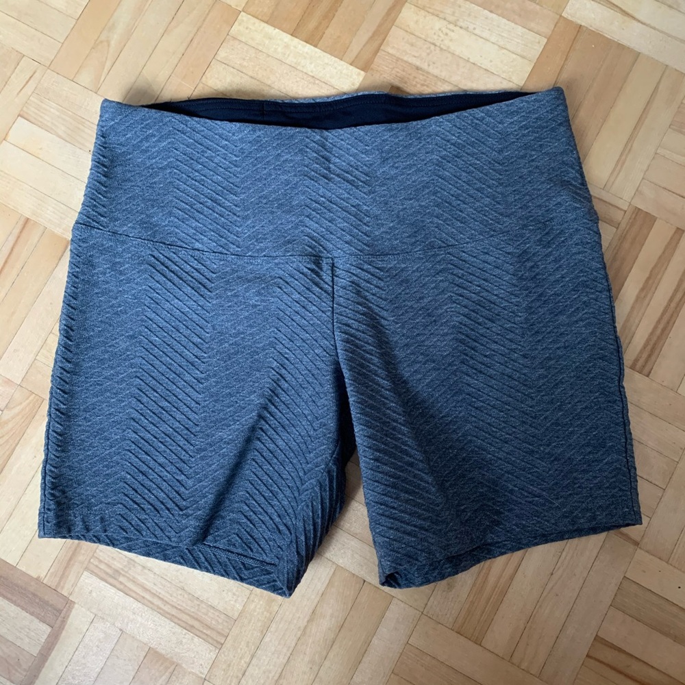 Athletic skirt and shorts ✨bundle✨ $15 for both - Picture 7 of 10